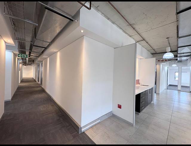 585M² OFFICE TO LET IN VORNA VALLEY